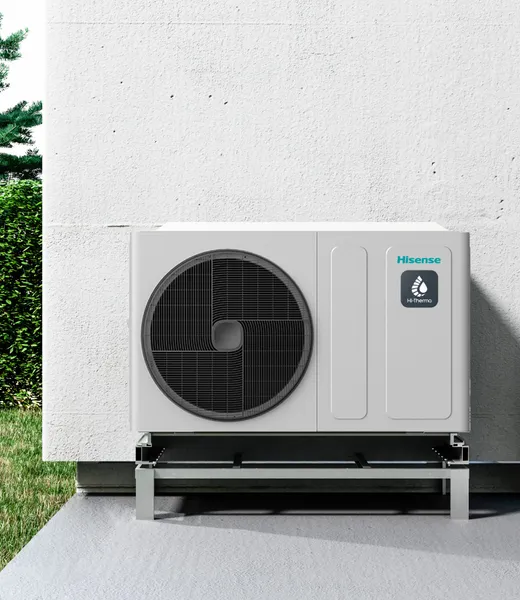 Unidad exterior Hisense Hi-Therma instalada en vivienda
